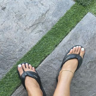 Julieanna Marie Goddard feet photo thumbnail