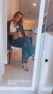 Delta Goodrem feet photo thumbnail