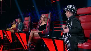 Delta Goodrem feet photo thumbnail