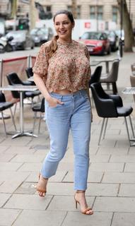 Kelly Brook feet photo thumbnail