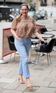 Kelly Brook feet photo thumbnail