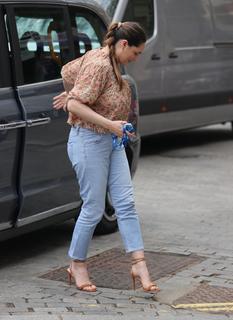 Kelly Brook feet photo thumbnail