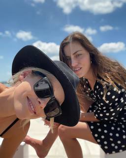 Phoebe Tonkin feet photo thumbnail