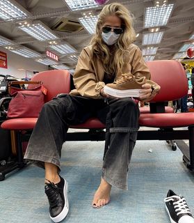 Adriane Galisteu feet photo thumbnail