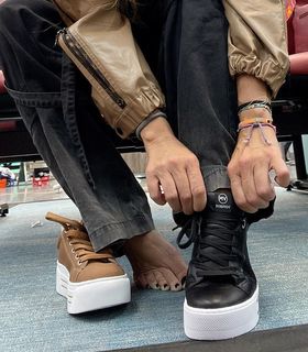 Adriane Galisteu feet photo thumbnail