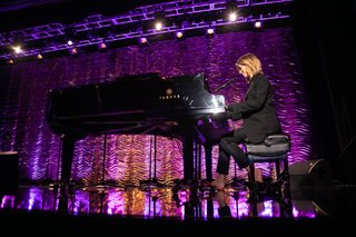 Delta Goodrem feet photo thumbnail