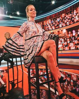 Nicole Neumann feet photo thumbnail