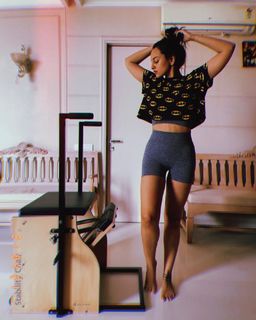 Sonakshi Sinha feet photo thumbnail
