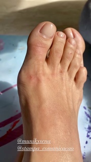 Flávia Alessandra feet photo thumbnail