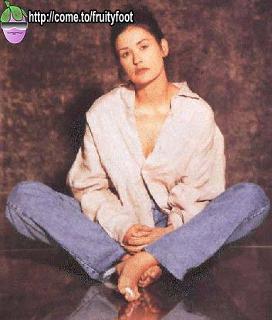 Demi Moore feet photo thumbnail