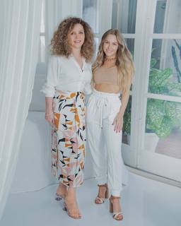 Carla Diaz feet photo thumbnail