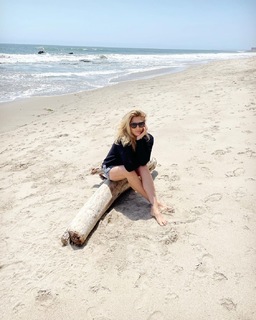 Daisy Fuentes feet photo thumbnail