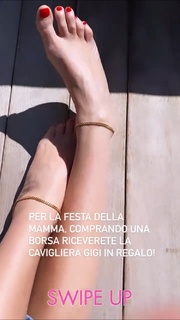 Alessia Marcuzzi feet photo thumbnail