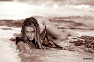 Denise Richards feet photo thumbnail