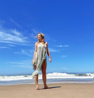 Andrea Legarreta feet photo thumbnail