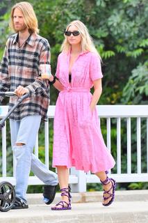 Elsa Hosk feet photo thumbnail