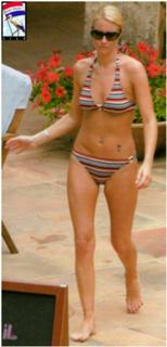 Denise Van Outen feet photo thumbnail