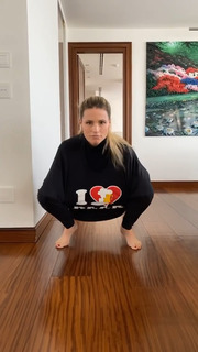 Michelle Hunziker feet photo thumbnail