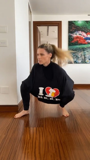Michelle Hunziker feet photo thumbnail