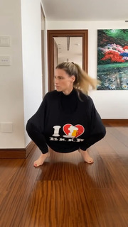 Michelle Hunziker feet photo thumbnail