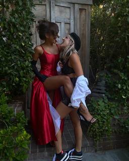 Vanessa Hudgens feet photo thumbnail