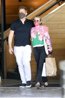Emma Roberts feet photo thumbnail
