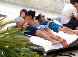Vanessa Hudgens feet photo thumbnail