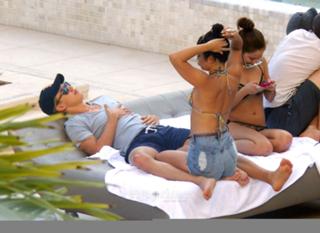 Vanessa Hudgens feet photo thumbnail