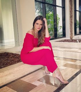Juliana Paiva feet photo thumbnail