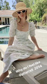 January Jones feet photo thumbnail