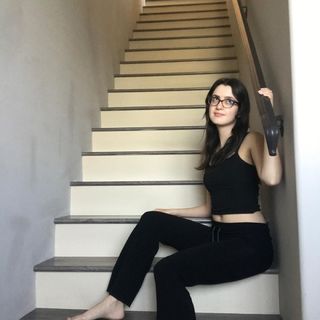 Laura Marano feet photo thumbnail