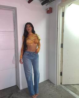 Kylie Jenner feet photo thumbnail