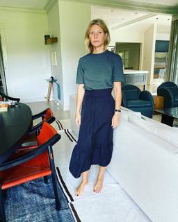 Gwyneth Paltrow feet photo thumbnail