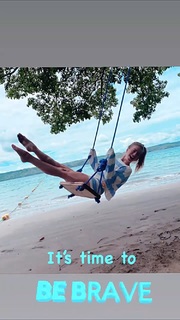 Julianne Hough feet photo thumbnail