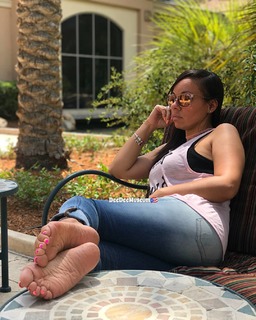 Deedee Rican feet photo thumbnail