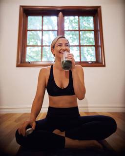 Kate Hudson feet photo thumbnail
