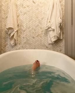 Kate Hudson feet photo thumbnail