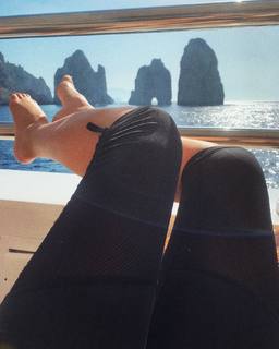 Kate Hudson feet photo thumbnail
