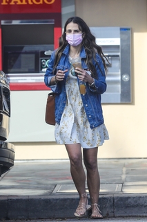 Jordana Brewster feet photo thumbnail