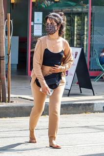 Camila Cabello feet photo thumbnail