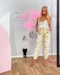Doukissa Nomikou feet photo thumbnail