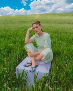 Mary Synatsaki feet photo thumbnail