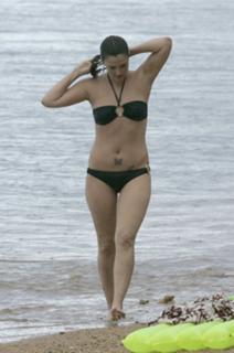 Drew Barrymore feet photo thumbnail