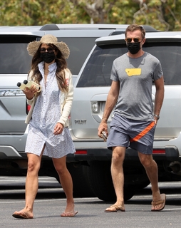 Jordana Brewster feet photo thumbnail