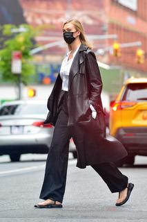 Karlie Kloss feet photo thumbnail