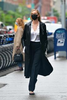 Karlie Kloss feet photo thumbnail