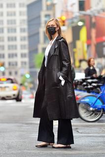 Karlie Kloss feet photo thumbnail