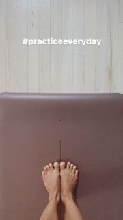 Kino MacGregor feet photo thumbnail