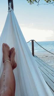 Isis Valverde feet photo thumbnail
