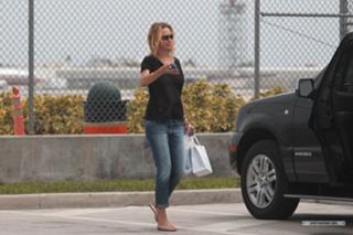 Uma Thurman feet photo thumbnail